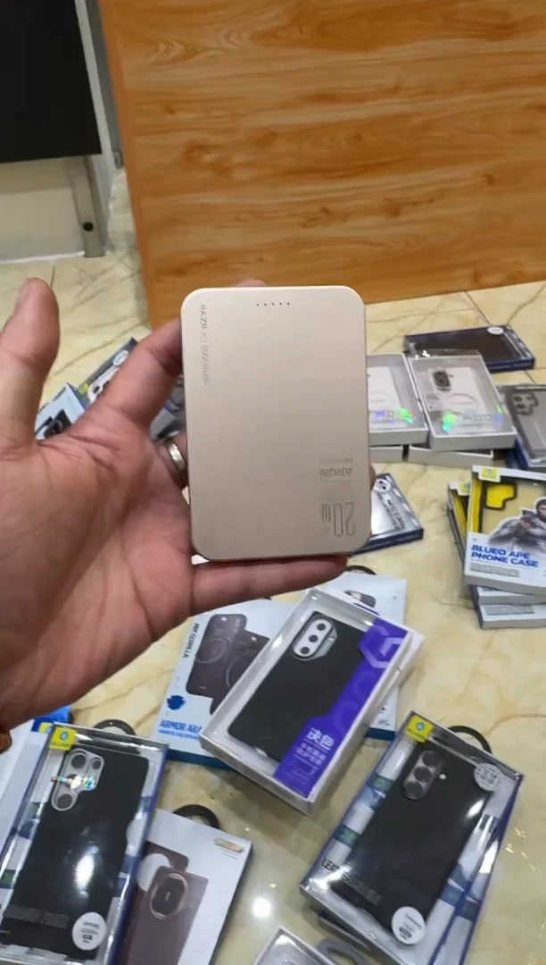 99新海路通磁吸5000毫安