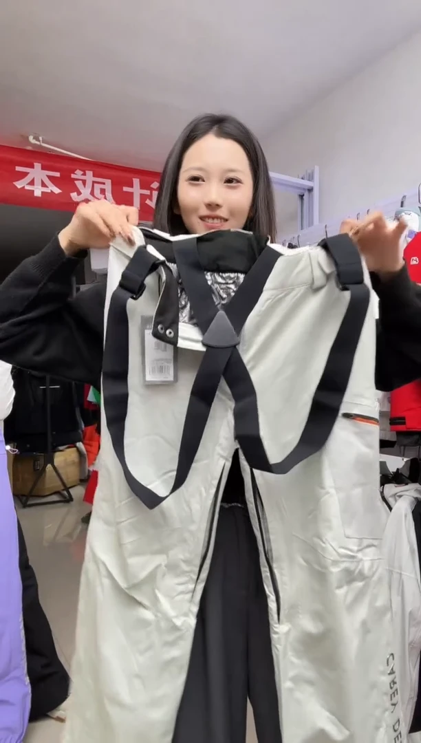 聚酯纤维170004  l码  白色背带裤 c牌