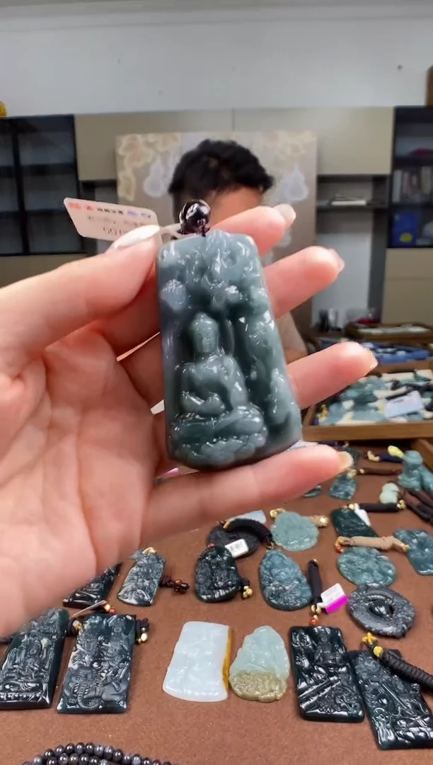 颈饰未镶嵌翡翠多样性发其一