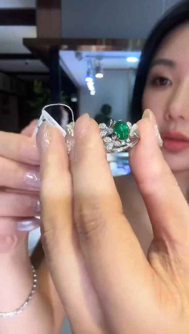 18K金镶嵌戒指祖母绿复古