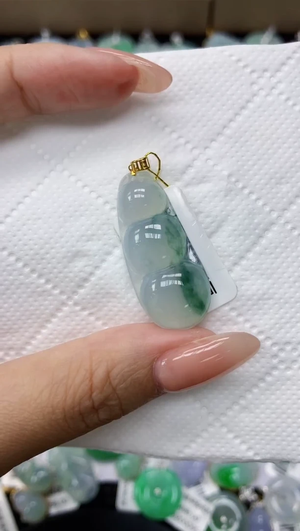 颈饰18K金镶嵌翡翠11111111111