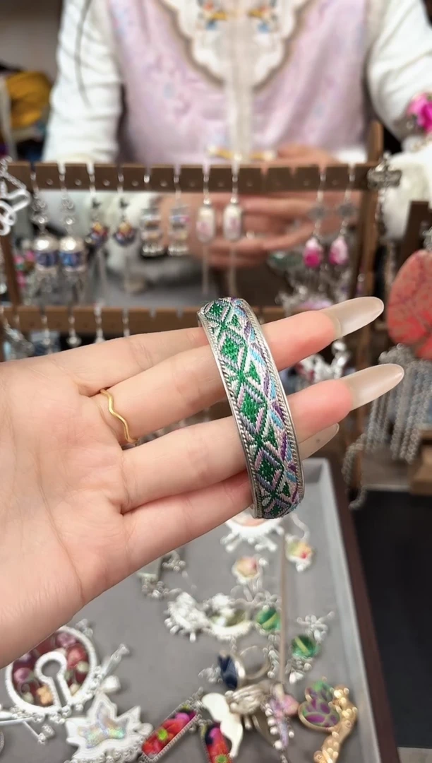 织绣@**婷民族风非遗老绣苗银饰品184