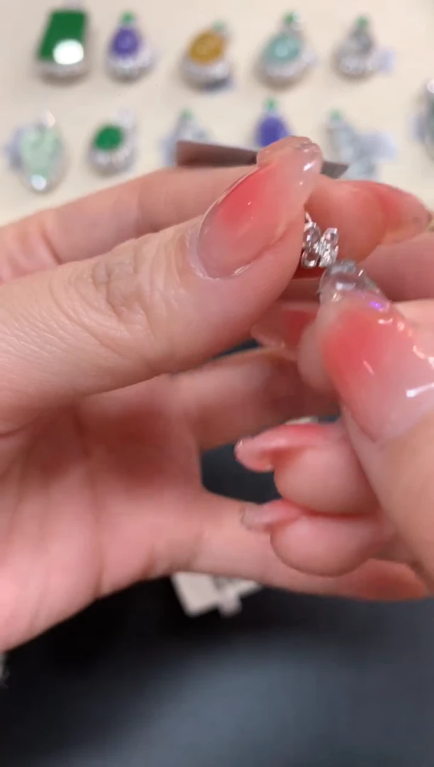 【闪购商品】翡翠吊坠(不含链)18K金镶嵌A660|6800