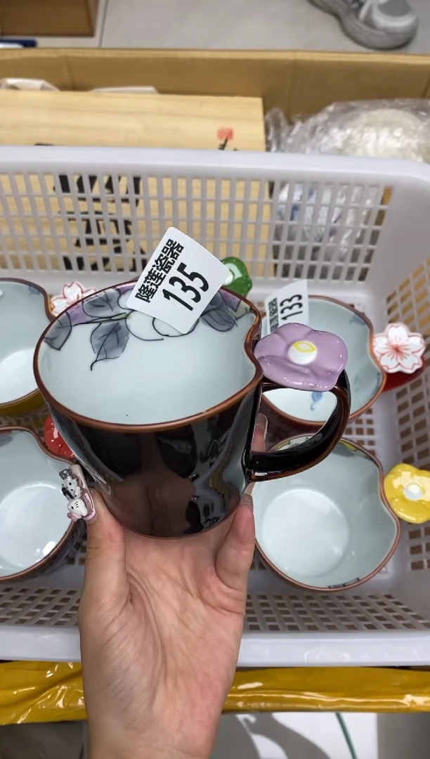 瓷片知****i隆莲瓷器欢迎大家