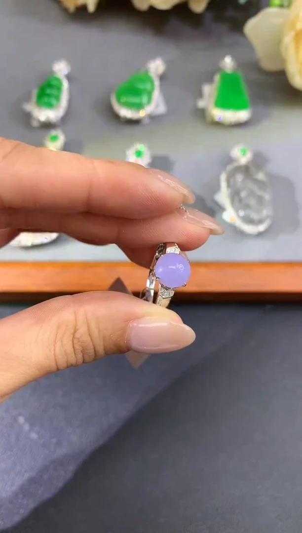 18K金镶嵌戒指翡翠B5多样性发其一