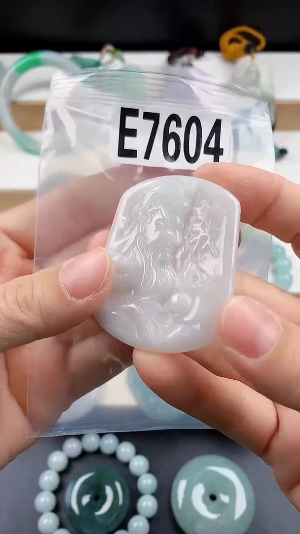 颈饰未镶嵌翡翠天然翡翠吊坠挂件