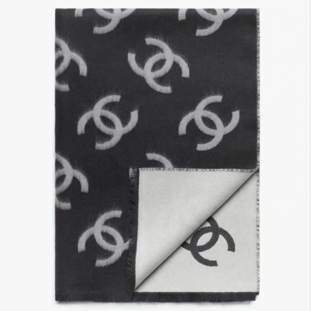 未使用 Chanel/香奈儿 汤/TP032871/3018/25B 满印大logo披肩