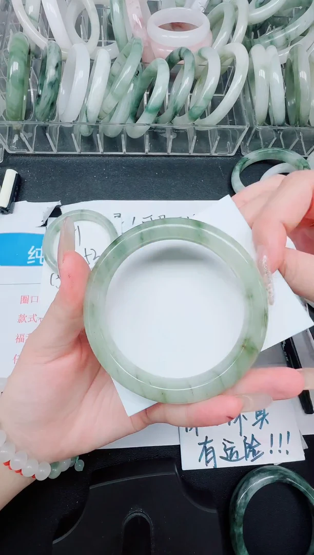 未镶嵌手镯石英质玉672/61.8