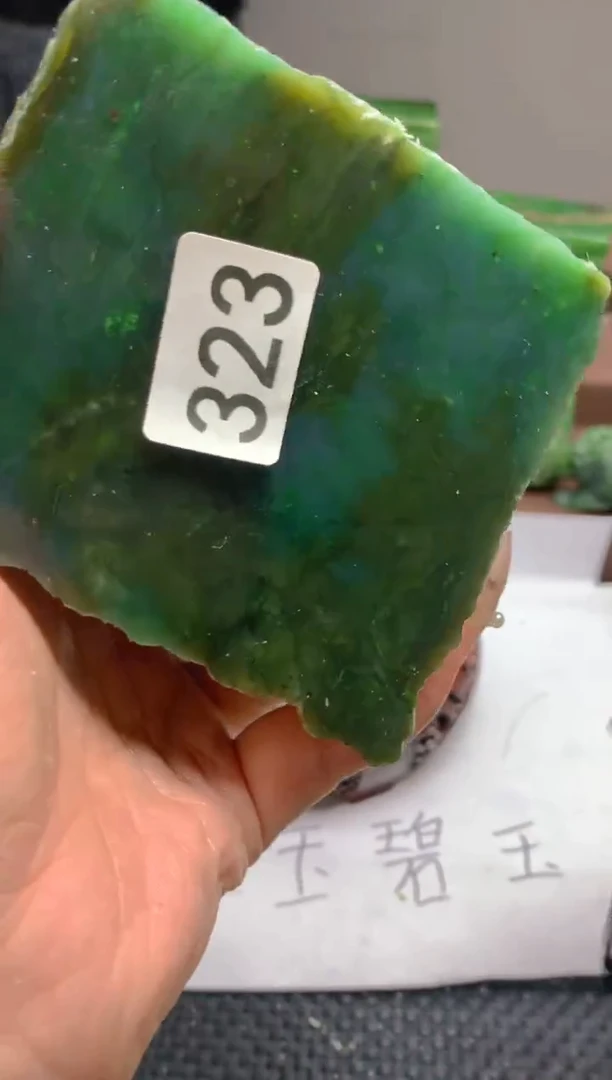 和田玉（碧玉）未镶嵌珠宝半成品1