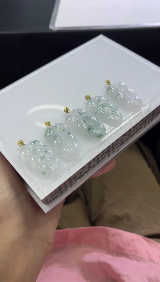 翡翠18K金镶嵌颈饰D11  /多样性发一件/配绳子