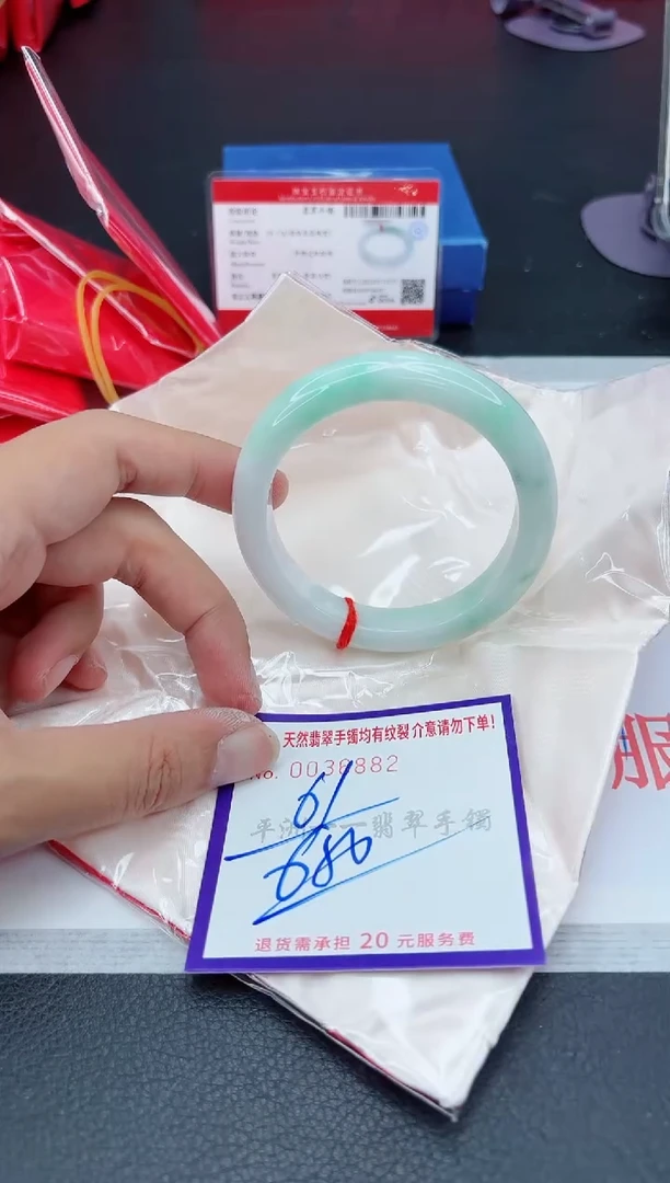 翡翠手镯未镶嵌1