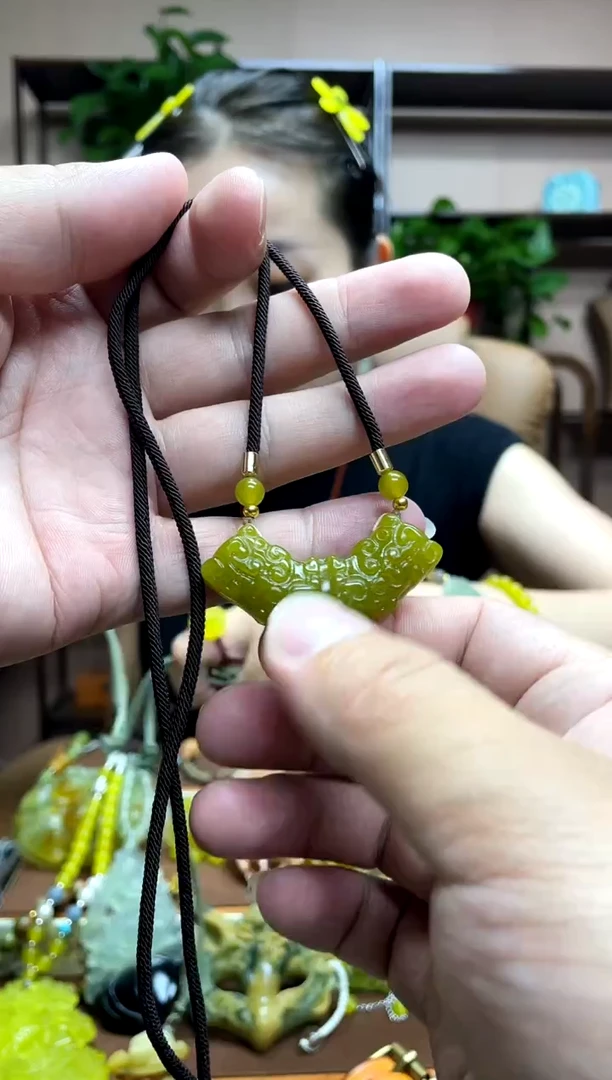 未镶嵌岫玉吊坠多样性发货发其中之一