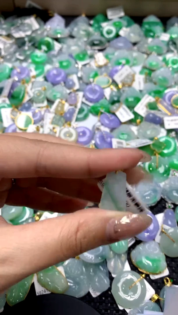 【闪购商品】翡翠颈饰18K金镶嵌11111111111111111