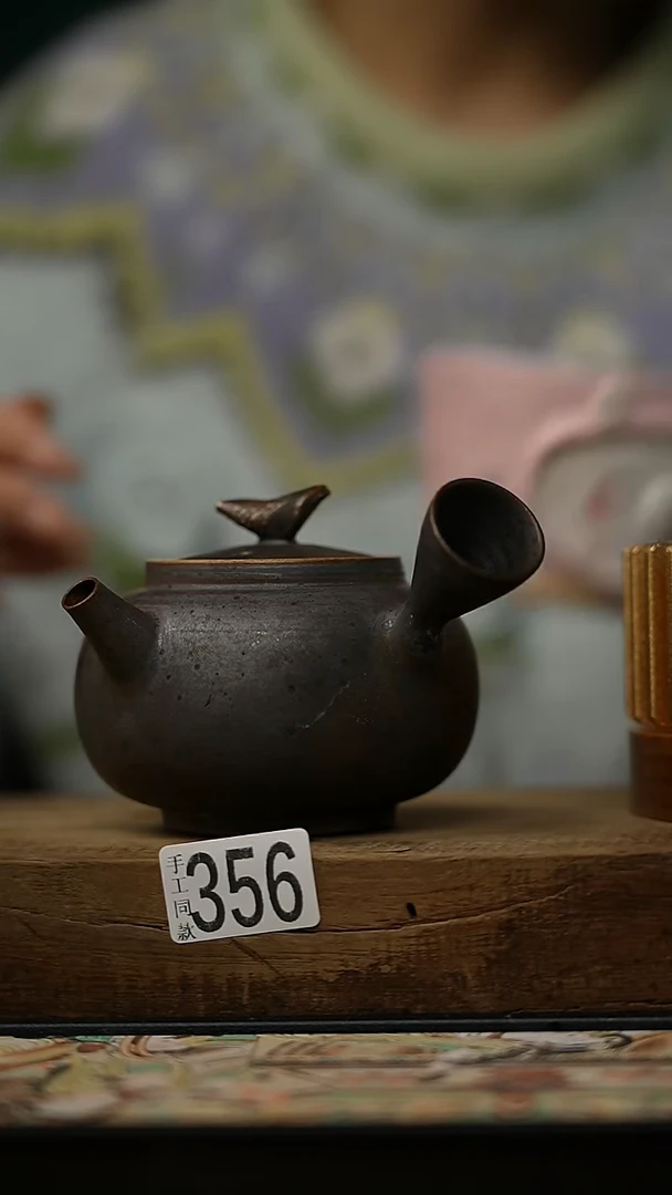 【闪购商品】瓷片新品 设计师款   侧把壶