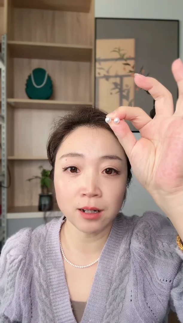 18K金镶嵌耳钉淡水珍珠6-7mm极强光素钉