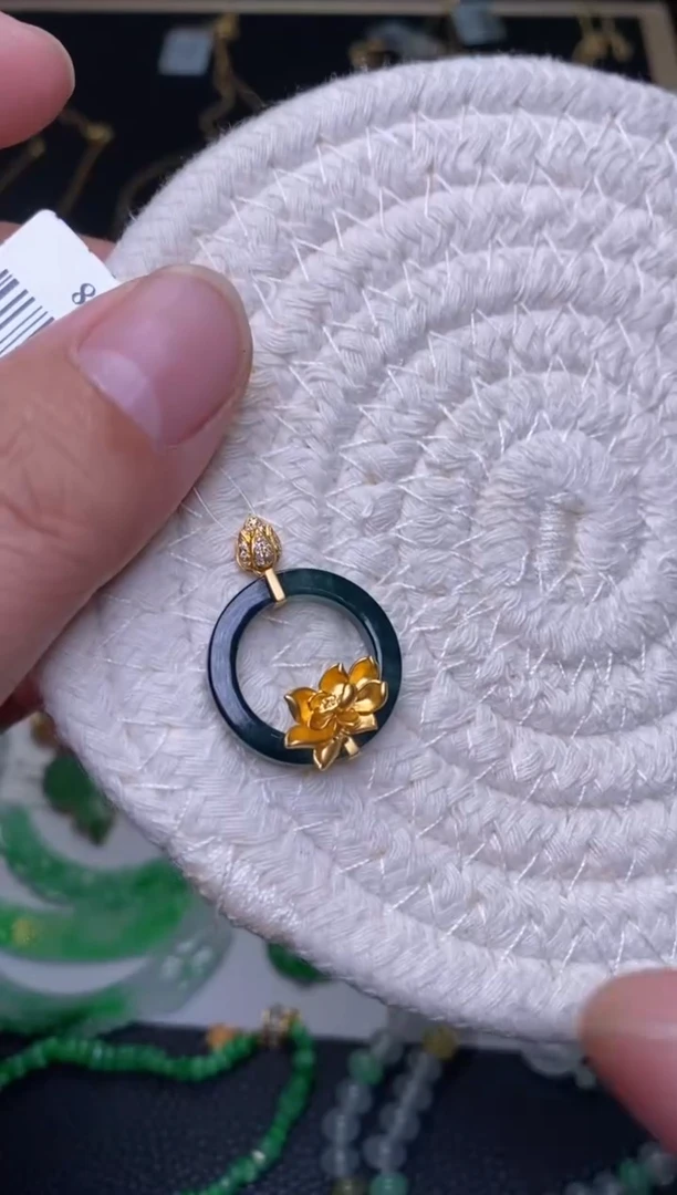 颈饰18K金镶嵌翡翠净货1376