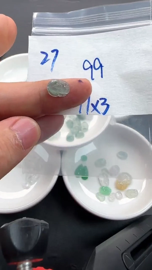 翡翠裸石缅甸天然A货翡翠貔貅