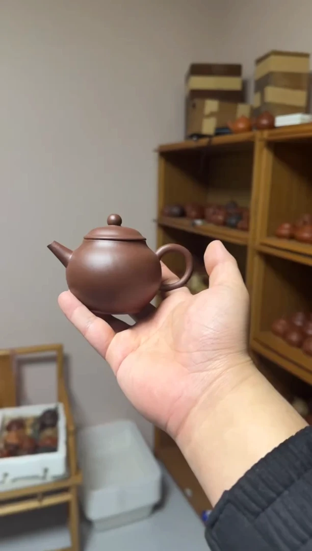 茶壶紫砂底曹清巨轮住140CC