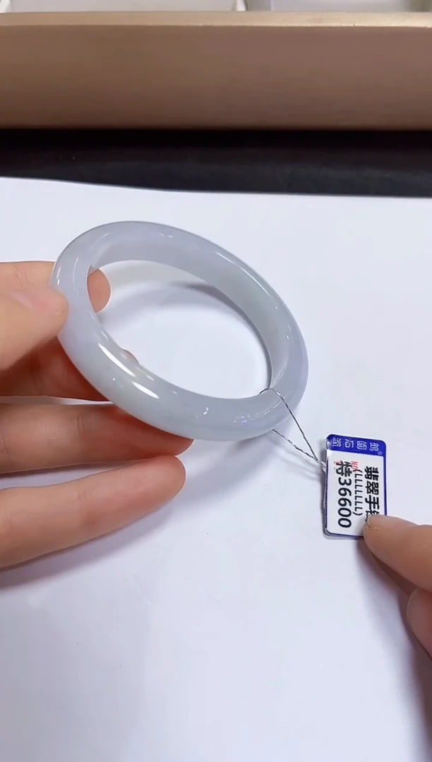 颈饰未镶嵌翡翠挂件