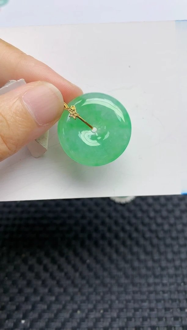翡翠18K金镶嵌颈饰天然A货翡翠