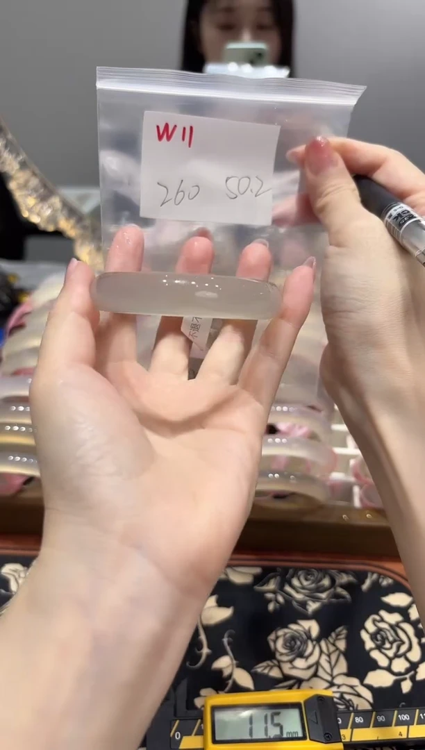 手镯玛瑙/玉髓未镶嵌W****.W11