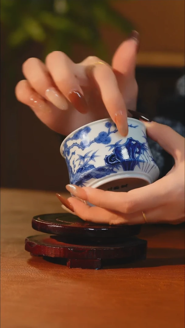 立勤堂青花松竹梅马蹄杯