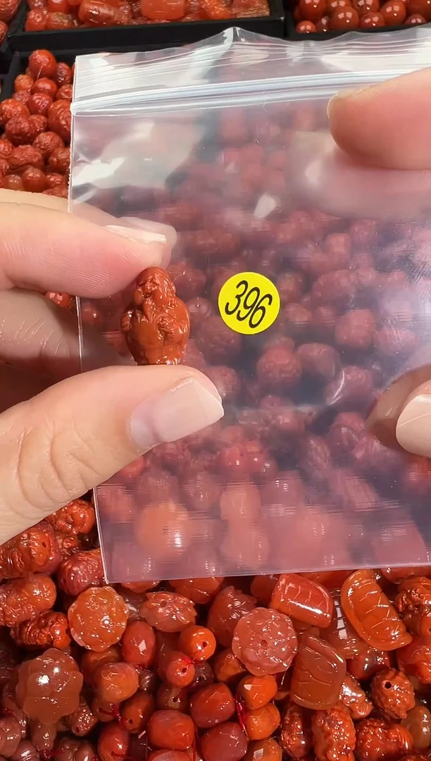 颈饰未镶嵌南红玛瑙1