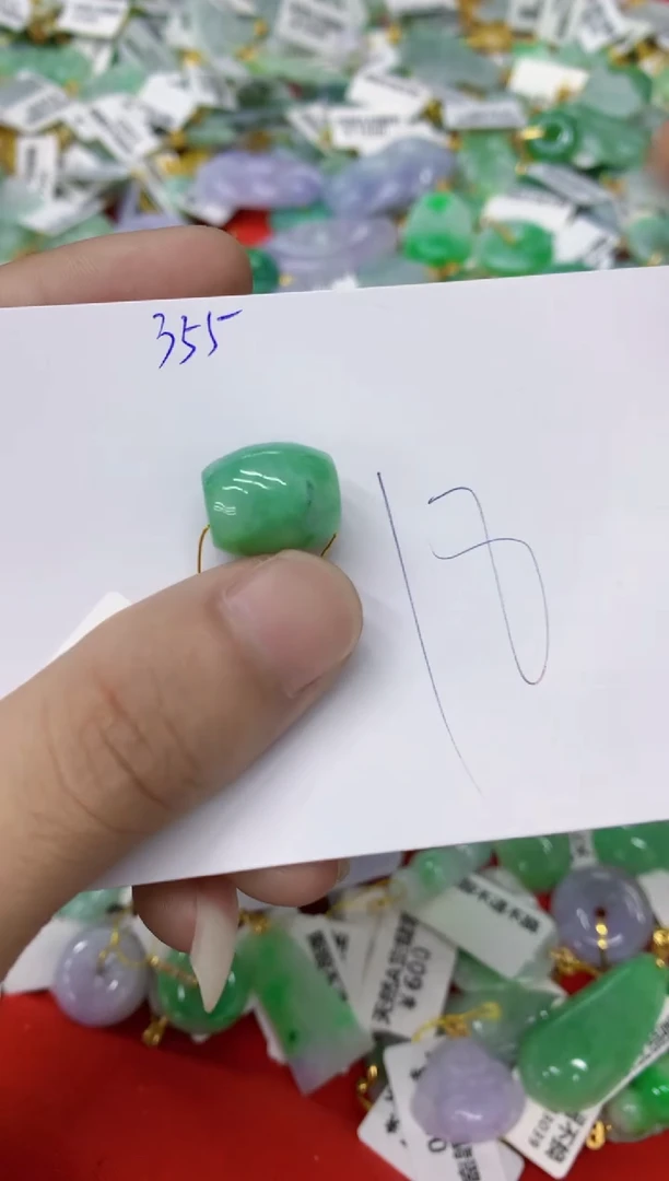 翡翠未镶嵌颈饰11111111111