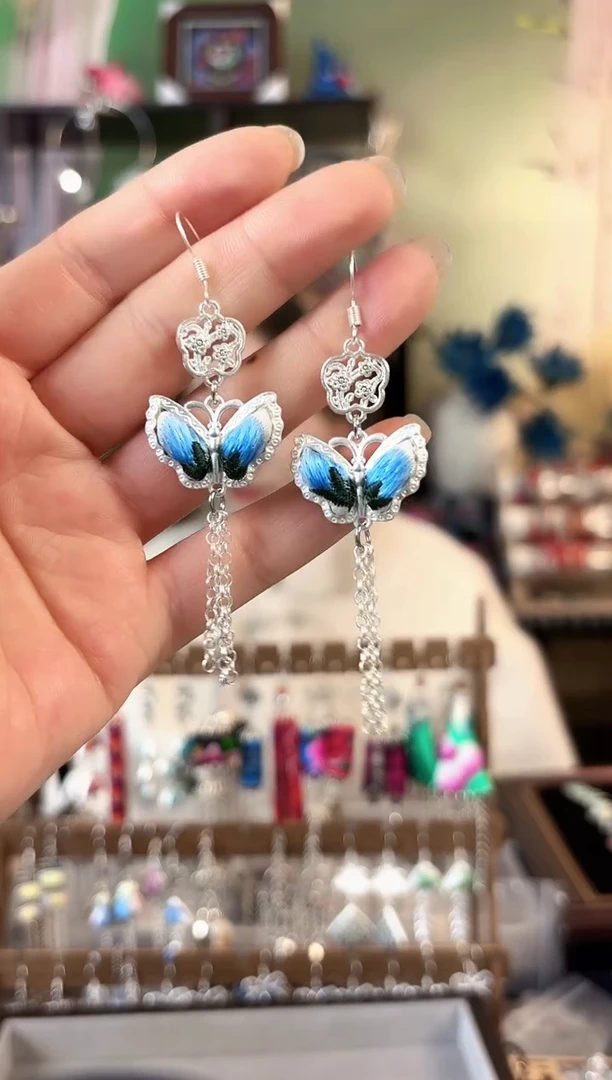 彩云南阁非遗老绣苗银饰品157