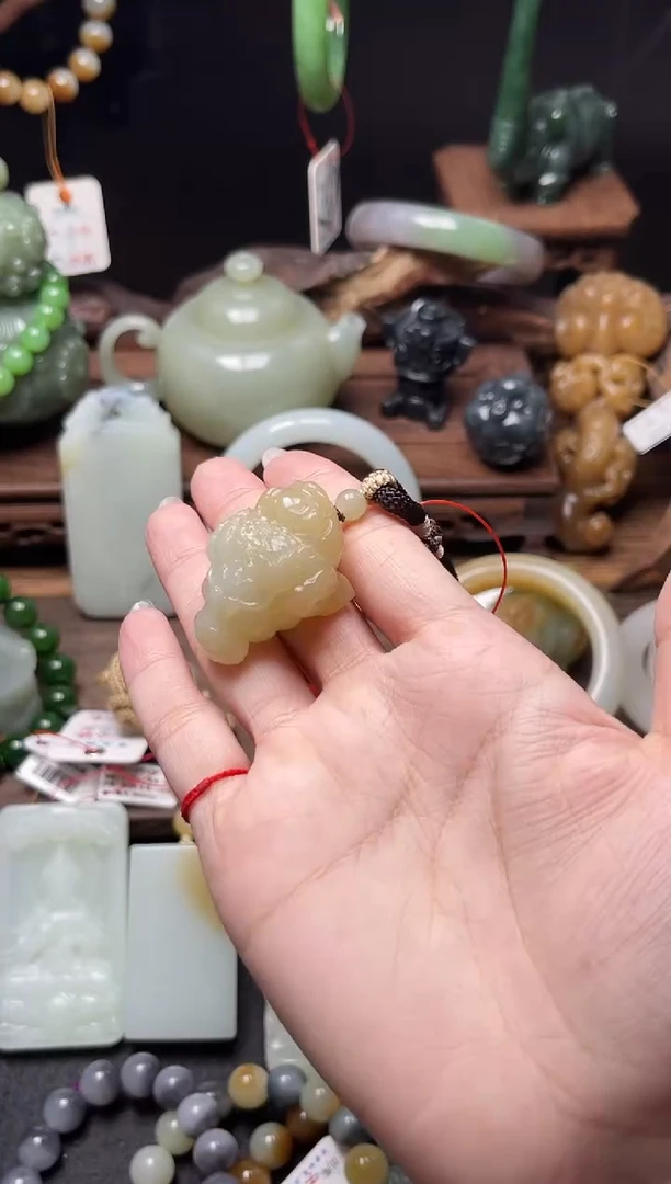 和田玉未镶嵌吊坠(不含链)一**好且末迪克兰带糖 金蟾9008368