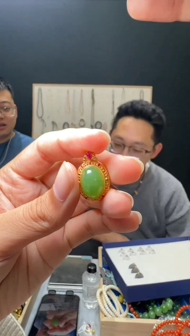 【闪购商品】和田玉吊坠(不含链)18K金镶嵌苹果绿碧玉18K金吊坠