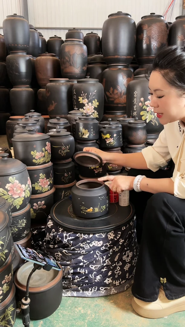 壶瑕疵茶叶罐 彩填德钟  622