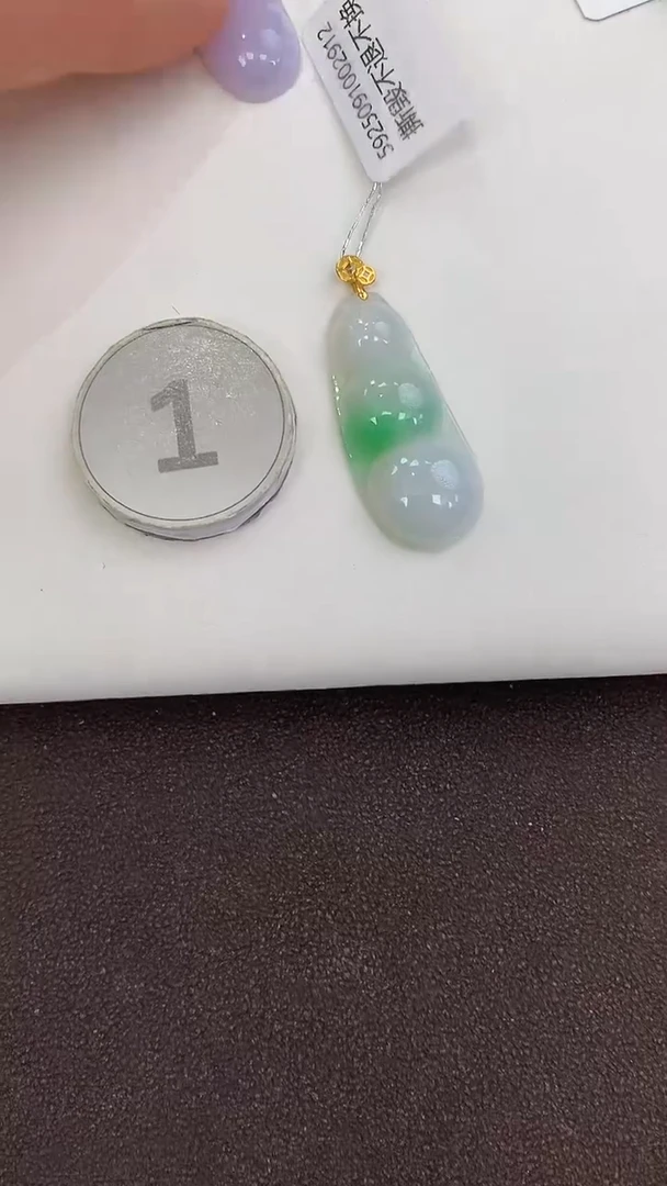 颈饰18K金镶嵌翡翠天然缅甸a货翡翠
