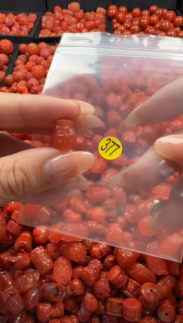 颈饰未镶嵌南红玛瑙1