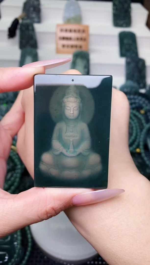 颈饰未镶嵌翡翠