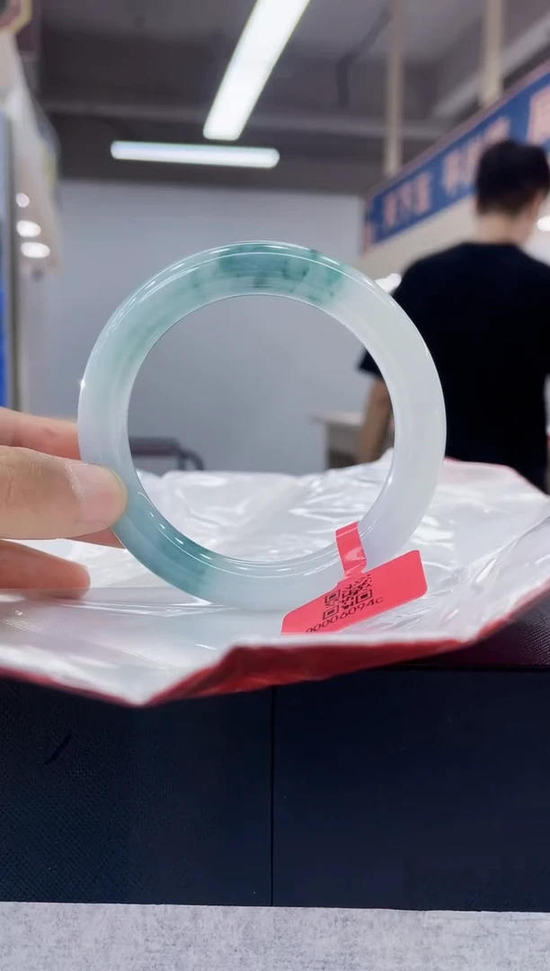 翡翠手镯未镶嵌手镯1