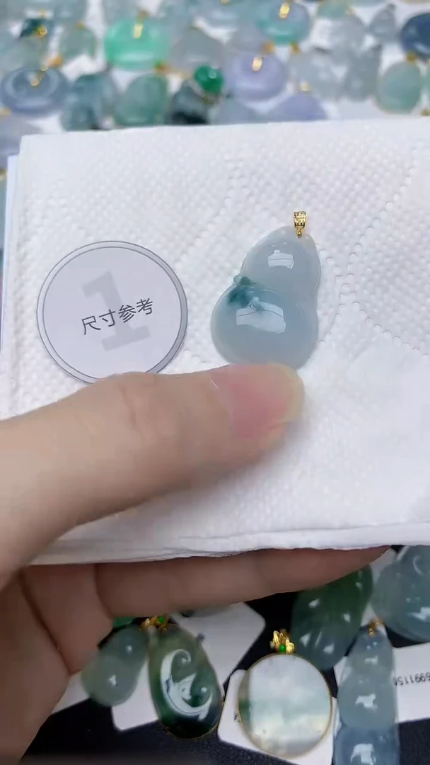 颈饰18K金镶嵌翡翠天然A货翡翠