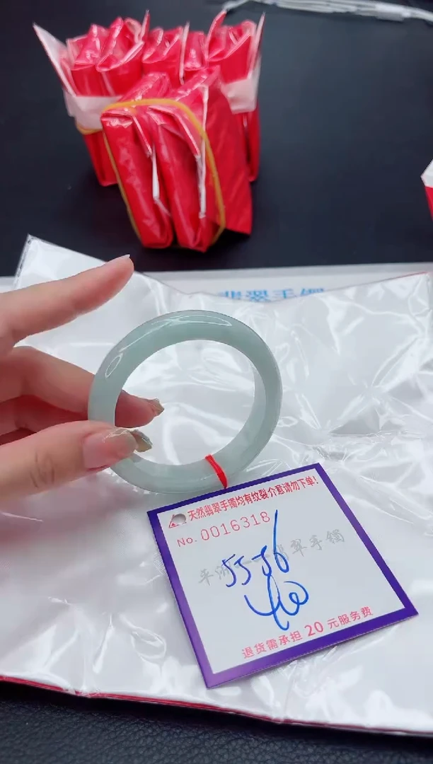 翡翠手镯未镶嵌1