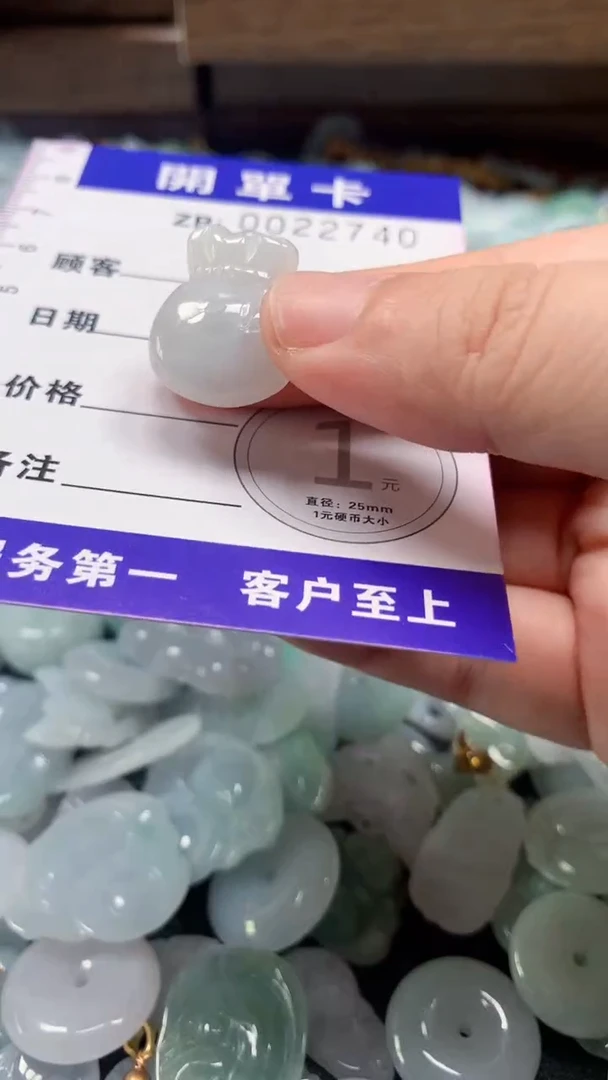 翡翠未镶嵌颈饰1