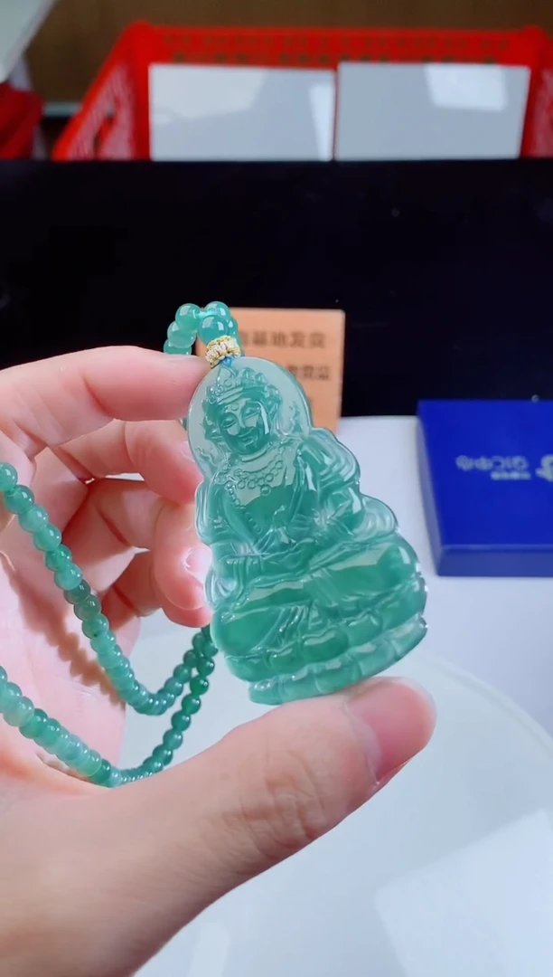 颈饰未镶嵌翡翠   ·