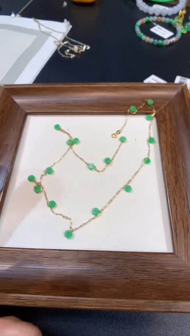 颈饰18K金镶嵌翡翠套链18K金链