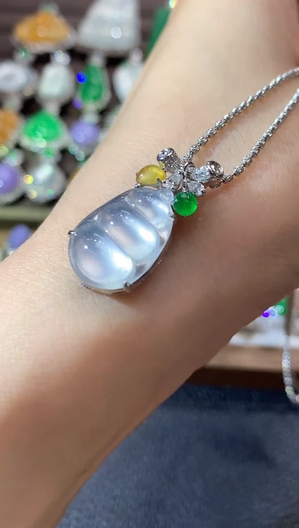 吊坠(不含链)18K金镶嵌翡翠C33