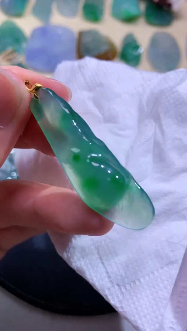 颈饰未镶嵌翡翠