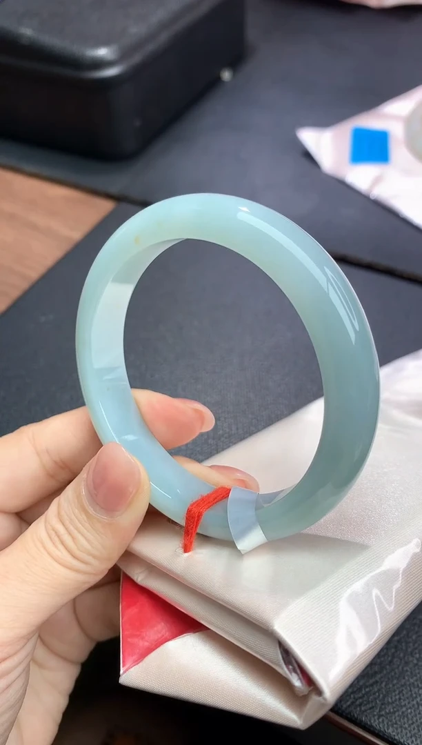 未镶嵌手镯翡翠手镯