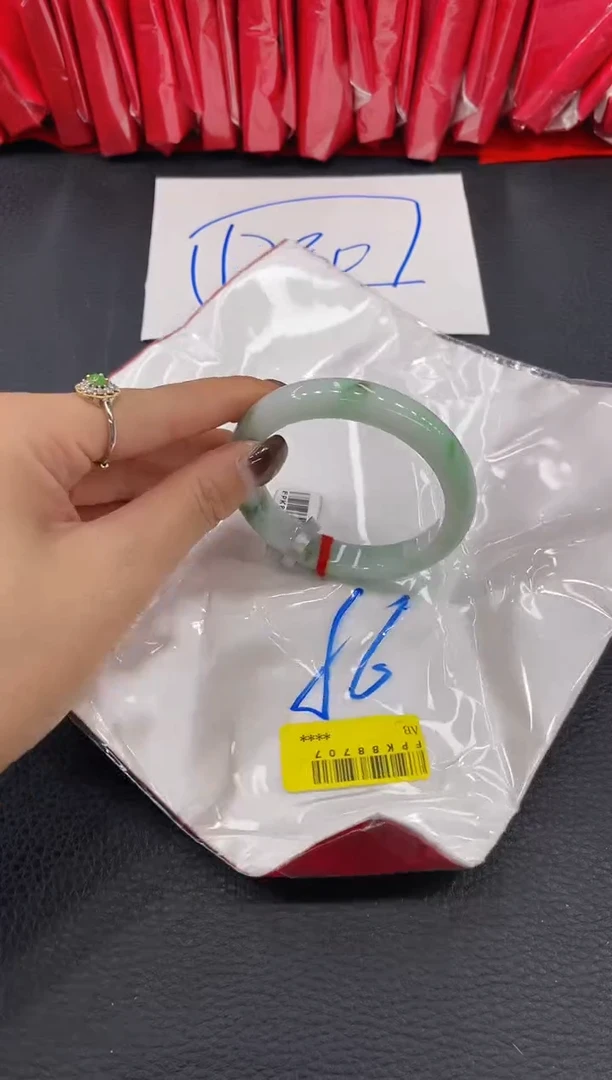 【闪购商品】翡翠手镯未镶嵌手镯