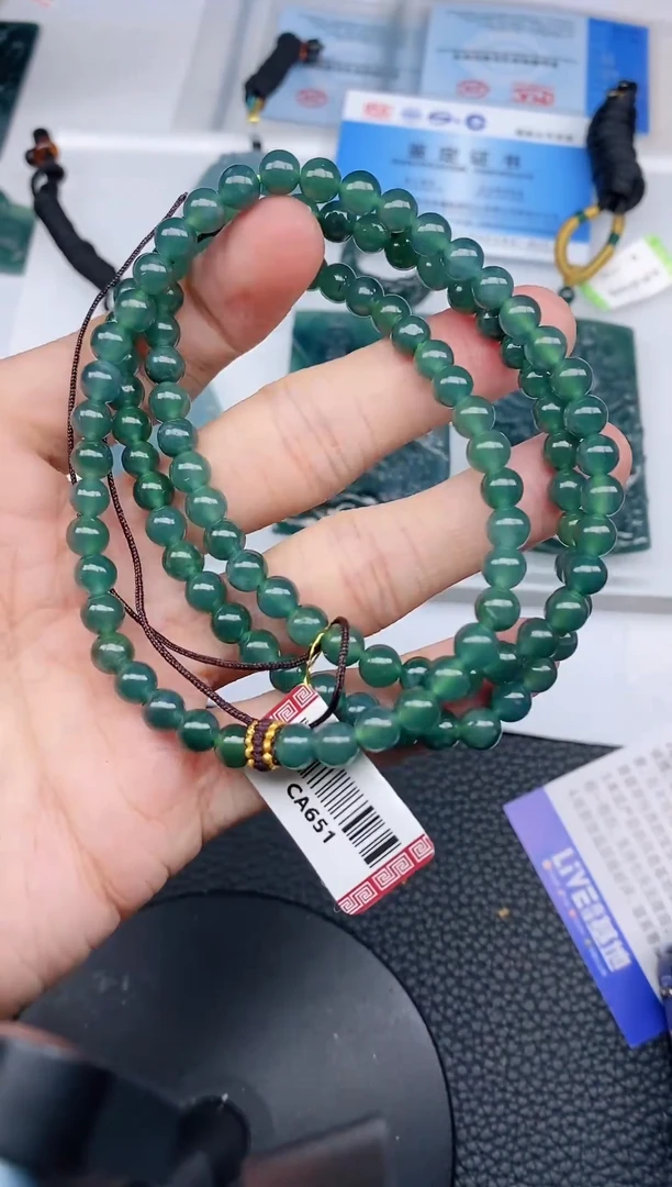 颈饰未镶嵌翡翠
