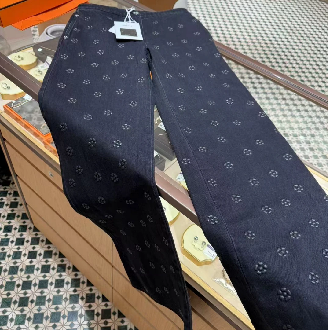 99新 Chanel/香奈儿  23k黑色 山茶花浮雕logo牛仔裤，fr40