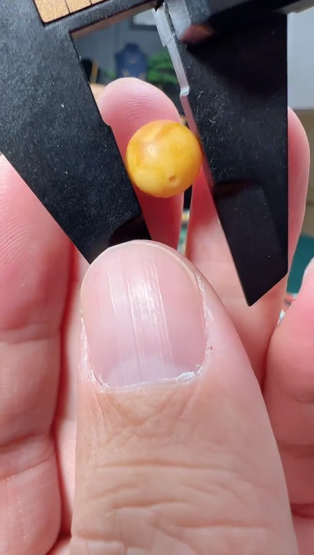 【闪购商品】琥珀裸石未镶嵌9mm+（微瑕）橘皮花蜡单珠-S37