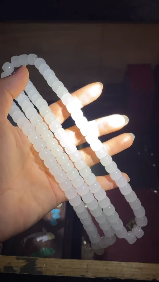 和田玉未镶嵌颈饰羊脂白老型珠108颗项链1件