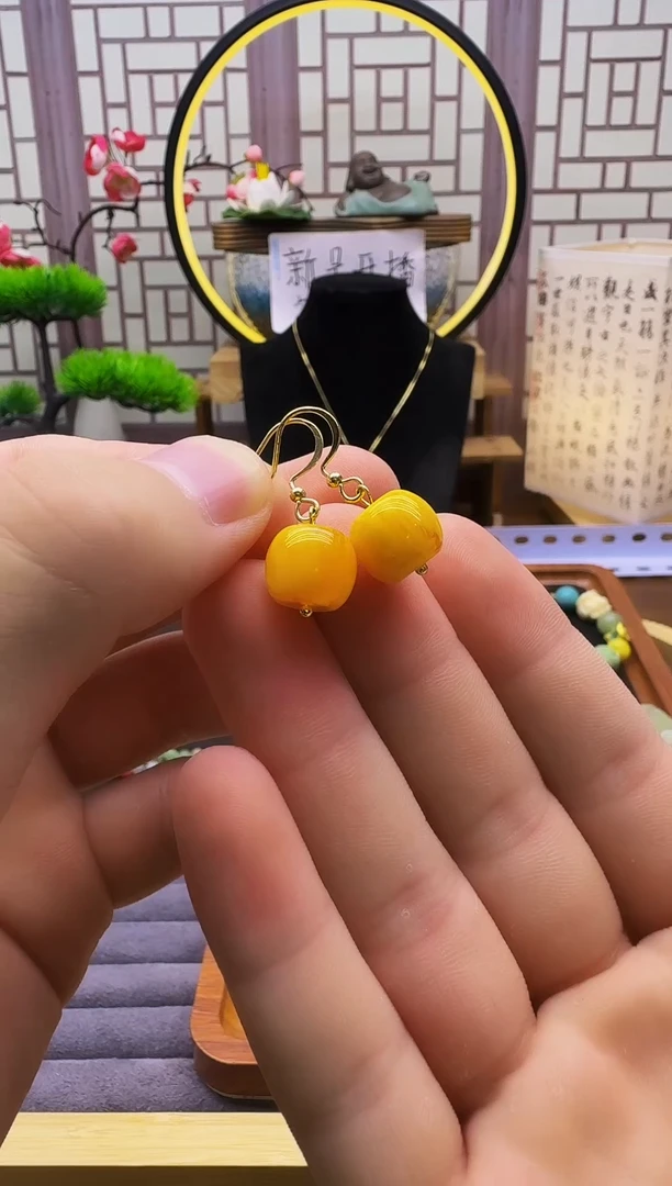 14K金镶嵌蜜蜡耳饰E01